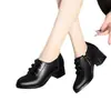 Zapatos de tacón grueso para mujer, nuevo estilo de verano 2026, zapatos casuales de moda versátiles de suela blanda para mujer, tacón medio, zapatos populares para mamá