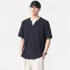 Camiseta Masculina Falsa de Duas Peças com Manga Curta 2026 Novo Estilo Gola Henley Malha Waffle Americana Solta Casual Respirável Tendência