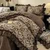 Conjunto de cama de quatro peças em algodão lavado de linho estilo princesa retrô francês para outono e inverno com nova capa de edredom de renda e lençol com elástico