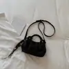 Exquisito bolso retro de gamuza de nicho para mujer, nuevo modelo 2026, bolso cruzado casual versátil, bolso de mano pequeño súper popular