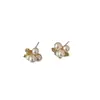 Pendientes de Nicho de Nuevo Estilo con un Ambiente de Alta Gama y Minimalista, con Diamantes y Perlas en un Diseño de Flor, Pequeños, Sencillos, Modernos y Versátiles