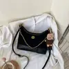Bolso de hombro pequeño para mujer estilo Chanel con patrón de cadena de diamantes 2026 nuevo bolso cruzado de un solo hombro mate bolso tote de alta gama para ir al trabajo