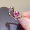Variedad de Anillos de Moissanita de Colores en Forma de Corazón al por Mayor Anillos de Diamante de Corazón para Mujer Pluma de Diamante de Alta Venta con Certificado Tarjeta Negra