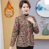 Roupas de Algodão Acolchoadas de Inverno para Mãe Novas Roupas de Algodão Quentes Florais para Meia-idade Plus Veludo Moda Espessada Botão de Sapo Jaqueta de Algodão Casaco Feminino