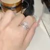 Anillo de Boda Original Versa para Niña Estilo Hong Kong Brillante Chapado en Oro de 18K Corona Completo Diamante Microincrustado Anillo de Alto Sentido