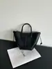 Bolsa de ombro de couro genuíno de grande capacidade para mulheres, nova bolsa tote casual 2026 com padrão de lichia texturizado, bolsa de antebraço fashion