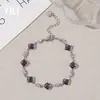 Nova pulseira de zircônia quadrada, estilo palácio de luxo leve, toque de alta qualidade, joia colorida versátil de aço inoxidável, estilo europeu e americano