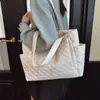 Bolso de Mano para Mujer Estilo Coreano Patrón Simple de Rombo 2026 Otoño e Invierno Nueva Moda Color Sólido Versátil de Hombro de Moda