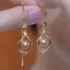 Nuevos pendientes elegantes de otoño e invierno con diseño de diosa, exquisitos pendientes de moda con hebilla para las orejas, elegantes pendientes franceses dorados que combinan con todo, pendientes brillantes con diamantes.