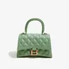 Bolsa de Gelatina Barbie Tendência em PVC, Bolsa de Festa Fashion e Versátil, Resistente a Manchas e Fácil de Limpar, Bolsa de Corrente Transversal de Ombro Único Feminina de Verão
