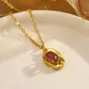 Collar con colgante de frijoles dorados pequeños estilo Maillard incrustados con circonita de colores joyería de personalidad simple de nicho joyería de acero de titanio chapada en oro