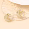 Pendientes de Lujo Ligero de Nicho Dorados con Cristal Diseño Hueco Retro Sentido de Diseño Micro Diamante Exquisitos de Moda para Celebridades