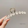 Pinzas para el cabello de alta gama para mujer para la parte posterior de la cabeza, exquisitas pinzas de garra de perla para el día a día, elegantes pinzas de tiburón para salir, venta al por mayor de artículos pequeños de Yiwu
