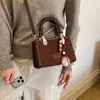 Bolso de Hombro Flocado Retro Exquisito Pequeño Cuadrado para Mujer Bolso de Mano Nuevo Diario Gamuza Cruzado Moda Otoño Gran Capacidad 2026 Hombro Único