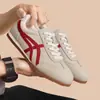 Piel de vacuno de capa superior 2026 nuevos zapatos de entrenamiento alemanes cuero genuino transpirables casuales deportivos zapatos Forrest Gump versátiles zapatos de moda para hombre zapatos de hombre