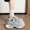 Tênis dad shoes super estilosos e modernos de sola grossa para mulheres, novo modelo de outono 2026, tênis versátil respirável de malha para esportes casuais e tendências para mulheres