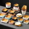 Los restaurantes de hot pot de melamina, los tazones para barbacoa y los platos para acompañamientos son apilables, ofreciendo una variedad de platillos seleccionables, similar a la vajilla utilizada en Haidilao y los restaurantes de comida callejera.