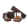 Caja de embalaje para joyas de cuero PU con placa metálica, color marrón oscuro engrosado, caja de joyería elegante y simple para anillos y collares