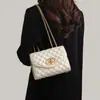 Bolso de Mujer Nuevo Estilo Nicho Cuero Genuino Pequeño Moda Primavera y Otoño Diseño de Cadena Moderno Un Solo Hombro Versátil Bandolera Equipaje