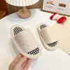 Pantuflas sencillas de peluche para niños, nuevo estilo otoño/invierno 2026, unisex, pantuflas de algodón tipo slip-on de peluche a cuadros estilo perezoso