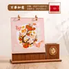 Calendario de escritorio de madera 2027 Año del Cordero con portalápices personalizado, con logo estampado en pan de oro para publicidad corporativa, pieza de exhibición de calendario, venta al por mayor desde el fabricante