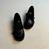 Zapatos negros únicos para mujer con suelas gruesas, nuevo modelo popular para primavera y otoño, zapatillas de entrenamiento casuales alemanas que aumentan la altura, zapatos de papá, zapatos casuales con suela gruesa
