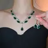 Pendientes y Conjunto de Collar de Piedras Preciosas Esmeralda Brillantes con Diamantes, Cadena de Clavícula de Lujo Ligero de Nicho, Conjunto de Joyería Estilo Palacio para Mujeres