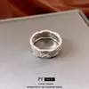 Anillo de Luz de Zirconia con Patrón de Diamante Europeo y Americano Lujo Alto Gama Exquisito Anillo para el Dedo Índice Tendencia Versátil Joyería para Mujeres Venta al por Mayor