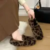 Zapatos peludos de felpa de doble propósito para exterior e interior para mujer, estilo mula, forro polar, sin cordones, 2026, zapatos de algodón de punta cerrada, pantuflas cálidas de otoño e invierno para el hogar