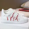 Zapatillas Blancas Modelo Nuevo 2026 para Hombres y Mujeres, Suela Plana con Aumento Oculto de Altura, Versión de Gama Alta con Remaches, Piel de Vacuno, Zapatillas Casuales Estilo Pareja