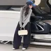 Conjunto de Roupa de Outono para Meninas 2026 Novo Fashionável Moletom com Capuz Listrado e Calça Casual Elegante Conjunto de Duas Peças para Meninas Pequenas