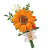 Un ramo de girasoles tejido a mano como regalo ceremonial para los exámenes de ingreso a la preparatoria y la universidad, adecuado para chicos y chicas de 18 años