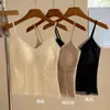Roupa íntima térmica escovada de outono e inverno para mulheres, com design de renda em espinha de peixe, alças ajustáveis, propriedades de regulação de temperatura, adequada para usar como camada interna ou externa, com bojos embutidos e um design de costas estiloso e atraente.