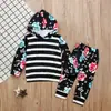 Conjunto Duas Peças Infantil Europeu e Americano Primavera e Outono Meninas Blusa com Capuz Listrada Floral Manga Longa + Calças Roupa Infantil ins