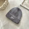 Gorro de Punto Coreano con Etiqueta Dulce para Mujer Gorro de Lana Engrosado Forrado de Felpa Etiqueta con Letra Mismo Estilo para Hombres y Mujeres