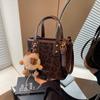 Bolso de Mano de Alta Gama Transfronterizo para Mujer 2026 Nuevo Otoño e Invierno Retro Cruzado Versátil Estampado de Leopardo Bolso Cubo