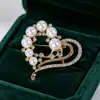 Broche vintage con adornos de diamantes, broche de aleación de alta gama y versátil, accesorio de pin de moda para mujer de comercio exterior al por mayor