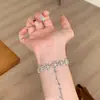 Pulseira de Flor de Renda Prateada para Mulheres, Luxo Leve Nicho Exquisito Joia Novo Estilo 2025 com uma Vibe Descolada, Pulseira Ajustável com Cordão Deslizante para Mulheres