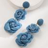 Brincos de Flor em Tecido Jeans Europeus e Americanos Outono e Inverno Brincos Longos de Camélia Simulada em Camadas Brincos Elegantes Versáteis para Mulheres