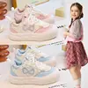 Tenis para niñas de 6 a 12 años, modelo primavera/otoño 2026, suela suave, malla transpirable, zapatos casuales para niños, zapatillas deportivas de moda para estudiantes