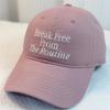 Boné Estilo Coreano Feminino Novo Quatro Estações Fashionável Bordado com Letras Casual Moda Chapéu de Sol Moda Masculina