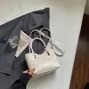 2026 nuevo bolso tejido de nicho de alta gama, bolso tipo cubo, bolso tipo dumpling, bolso simple y elegante de alta gama para llevar debajo del brazo para mujer