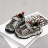Tênis Esportivo Feminino 2026 Primavera/Outono Novo Malha Respirável Solado Macio Antiderrapante Casual Versátil Leve Tênis de Corrida Estilo Pai