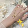 Collar con colgante de estrella y luna en forma de corazón croata para mujer, ligero, de lujo, pequeño y popular, con diseño de celebridad de Internet, con broche de color dorado y cadena de clavícula.