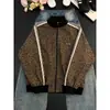 Chaqueta retro americana con patrón de espinas y cuello alto, chaqueta de béisbol de diseño otoñal para hombre, prenda exterior de corte limpio con tres rayas