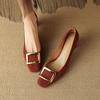 Zapatos de estilo francés para ir al trabajo, de punta cuadrada, boca baja, de una sola capa, nuevos y elegantes, zapatos de hebilla cuadrada para las cuatro estaciones, color vino tinto, ante de oveja, tacón medio grueso, zapatos de mujer