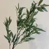 Folhas de salgueiro artificiais de galhos altos para decoração de salão de casamento com tema de floresta, arranjos florais, decoração de fundo, móveis macios de hotel e paisagismo de shopping center