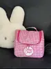 Bolsa de aseo rosa con forma de conejo de gran capacidad, una bolsa de almacenamiento espaciosa, una bolsa de cosméticos de viaje portátil hecha de cuero