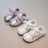 Tênis de treino fashion alemão para meninas 2026 novo sapato casual princesa de renda para bebê sapatos esportivos antiderrapantes de sola macia