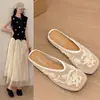 Zapatillas de Malla Transpirables con Bordado de Perlas, Punta Cerrada, para Mujer 2026 Nuevo Estilo Verano Estilo Chino Versátiles Planas